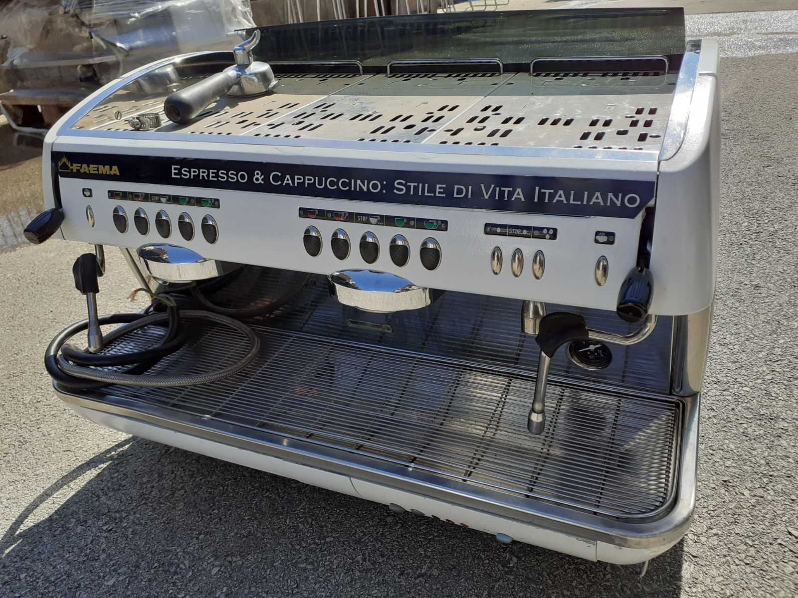 Ενοικίαση μηχανής καφέ Μήνα Μήνα. Coffees365.gr